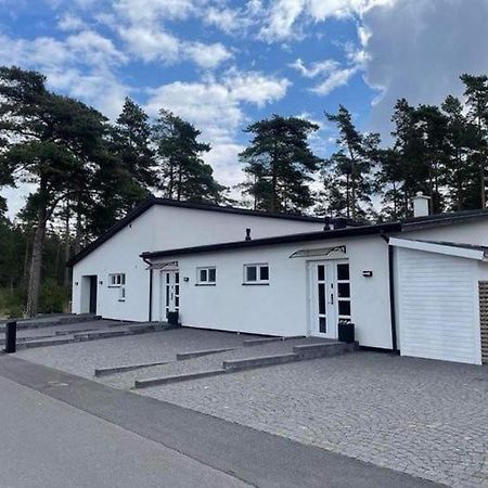 Nyrenoverad Lagenhet Åhus Buitenkant foto