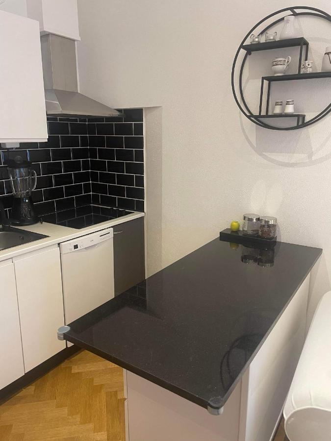 Nyrenoverad Lagenhet Åhus Buitenkant foto