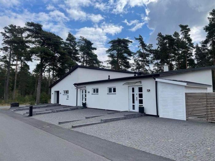 Nyrenoverad Lagenhet Åhus Buitenkant foto